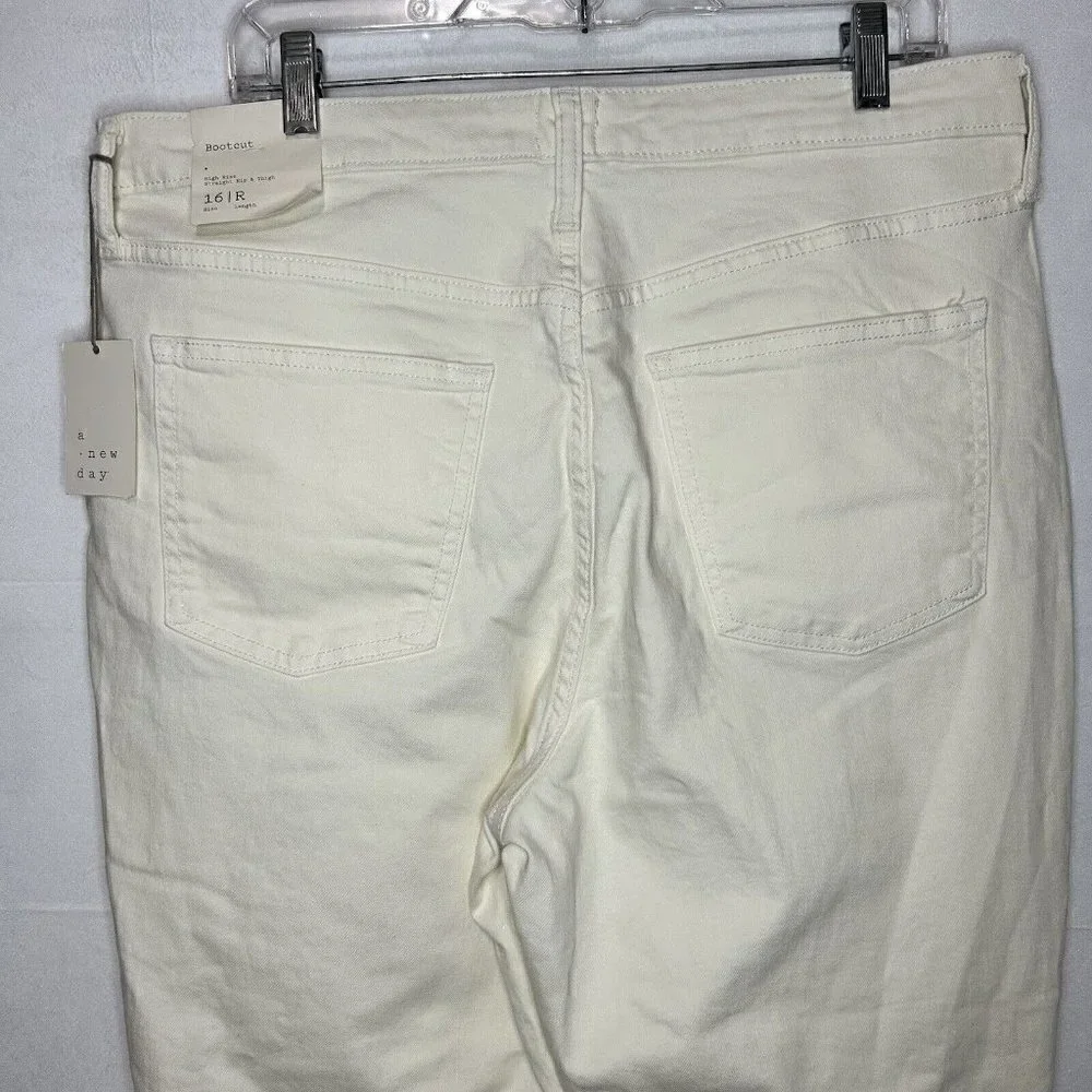 A New Day Women Size 16 (33x28) Bootcut Jeans White Ivory High-Rise Stretch NEW